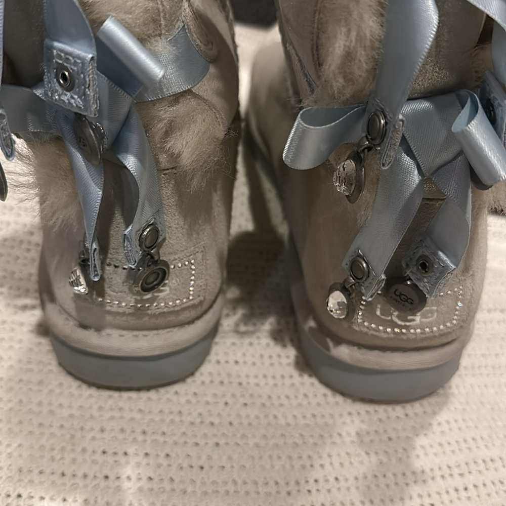 [UGG] Shimmering Silver Winter Boots - Picture 5 of 12